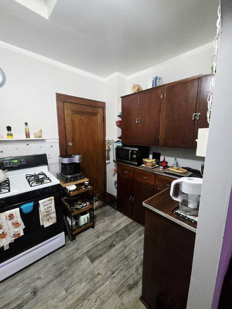 1014 East Prairie Avenue, Unit 2FW Des Plaines, IL 60016 - Photo 7 of 9