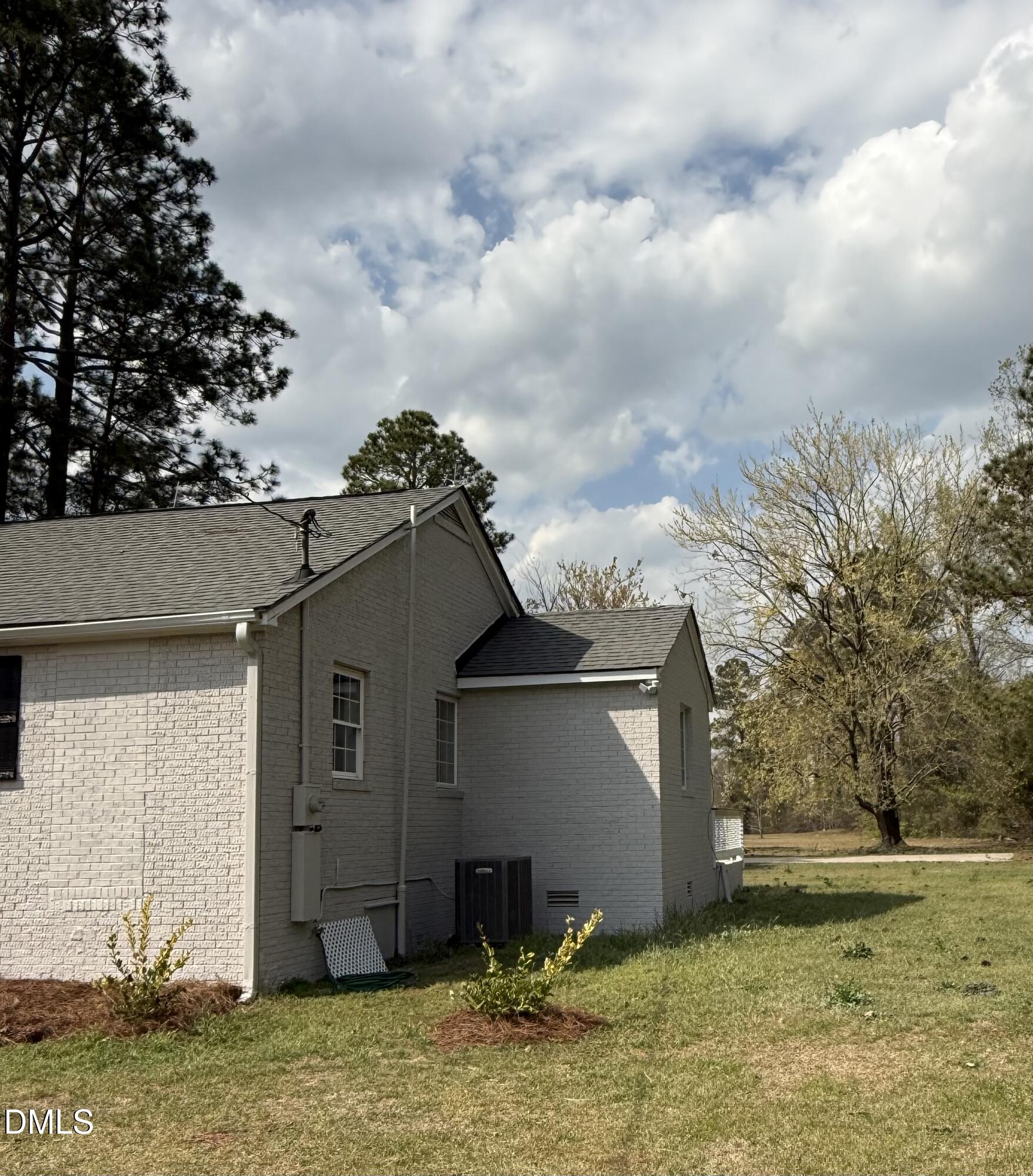 2122 Godwin Lake Road Benson, NC 27504 - Photo 5 of 35 IMG_3191