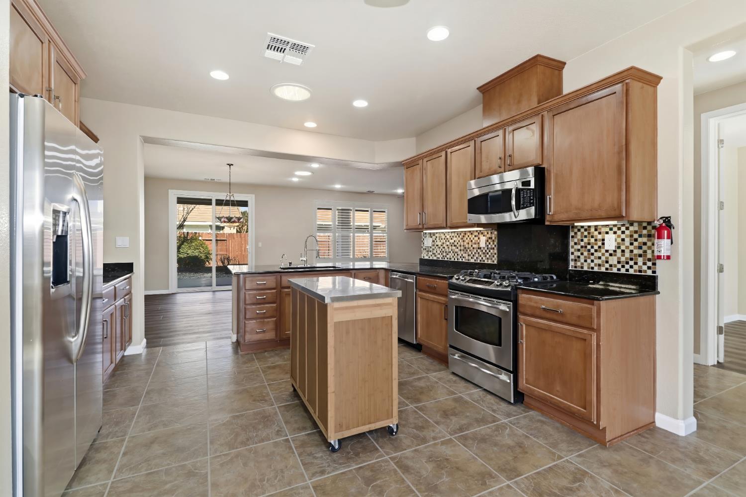 9644 Oakham Way Elk Grove, CA 95757 - Photo 19 of 77