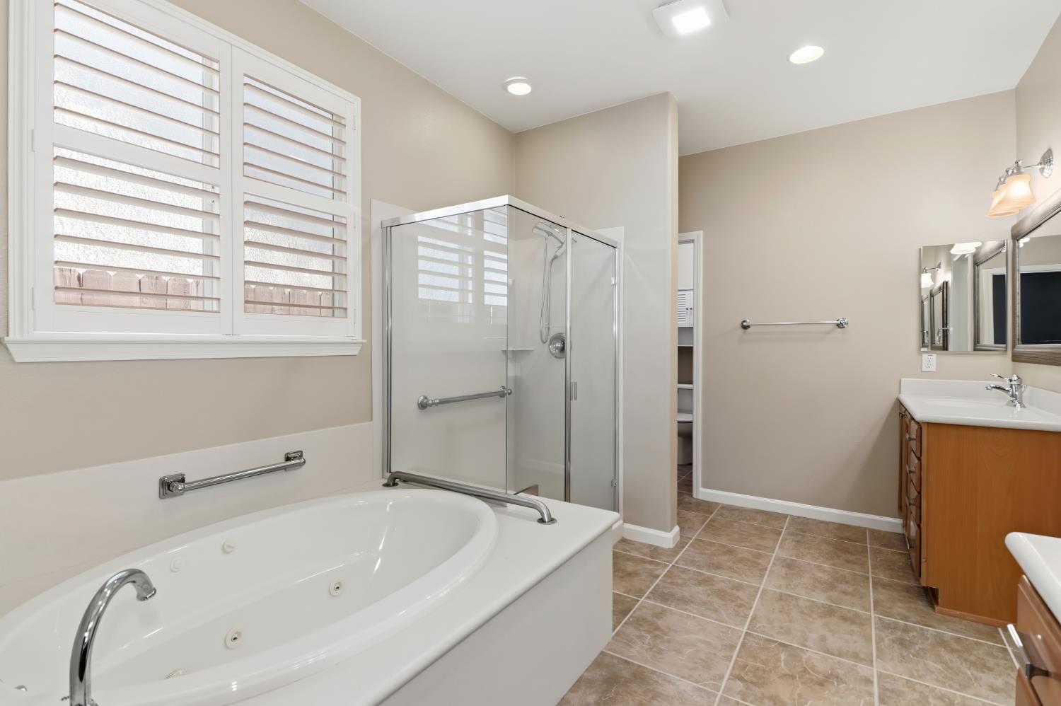 9644 Oakham Way Elk Grove, CA 95757 - Photo 33 of 77