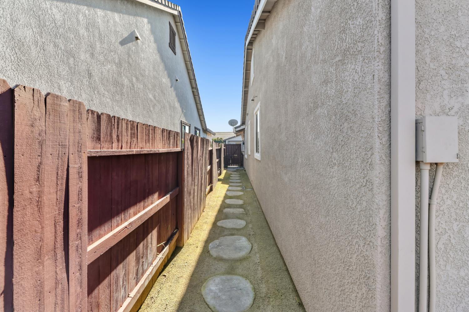 9644 Oakham Way Elk Grove, CA 95757 - Photo 44 of 77