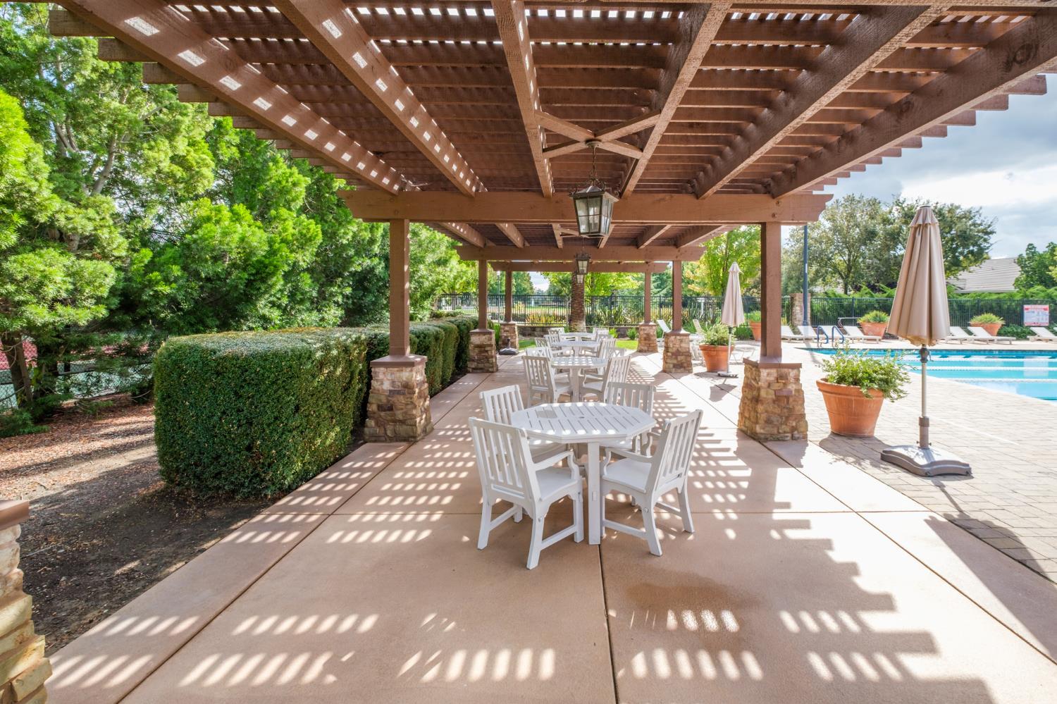 9644 Oakham Way Elk Grove, CA 95757 - Photo 51 of 77