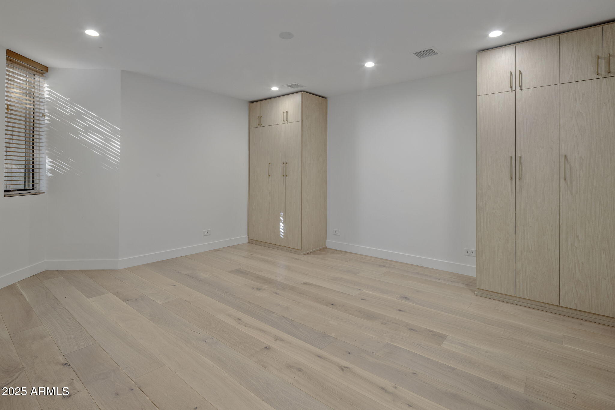 5419 East Valle Vista Road Phoenix, AZ 85018 - Photo 46 of 71 a view of an empty room with wooden floor
