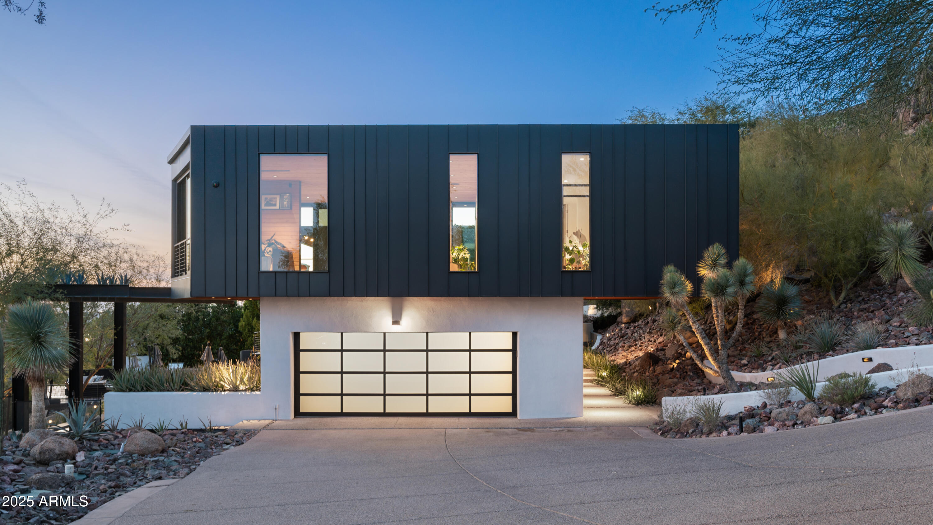 5419 East Valle Vista Road Phoenix, AZ 85018 - Photo 70 of 71 a front view of a house with garden