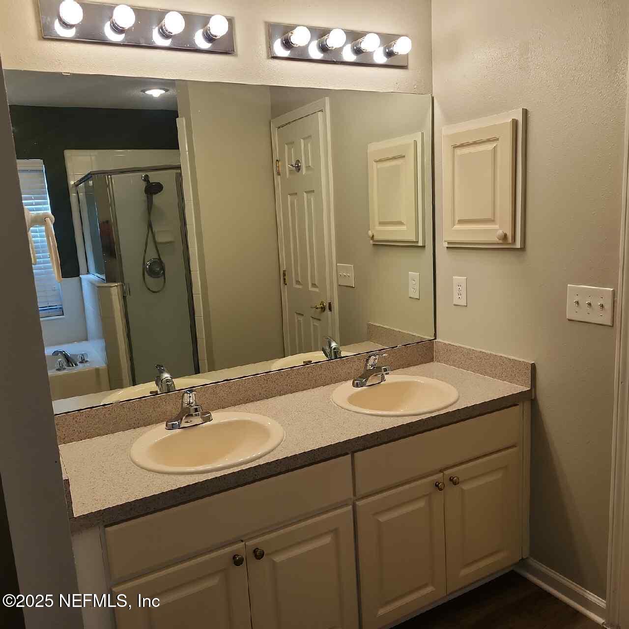 96203 Ridgewood Circle Fernandina Beach, FL 32034 - Photo 14 of 20 a bathroom with a sink and a mirror