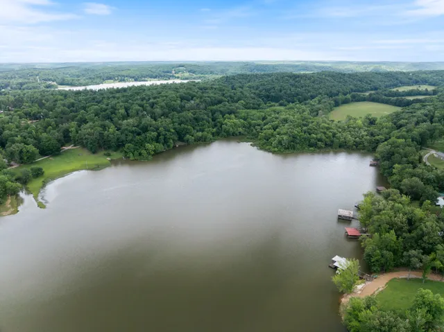 $469,900 | 4053 Deer Creek Road, Linden, TN 37096