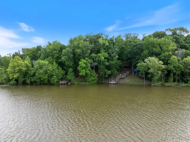 $469,900 | 4053 Deer Creek Road, Linden, TN 37096