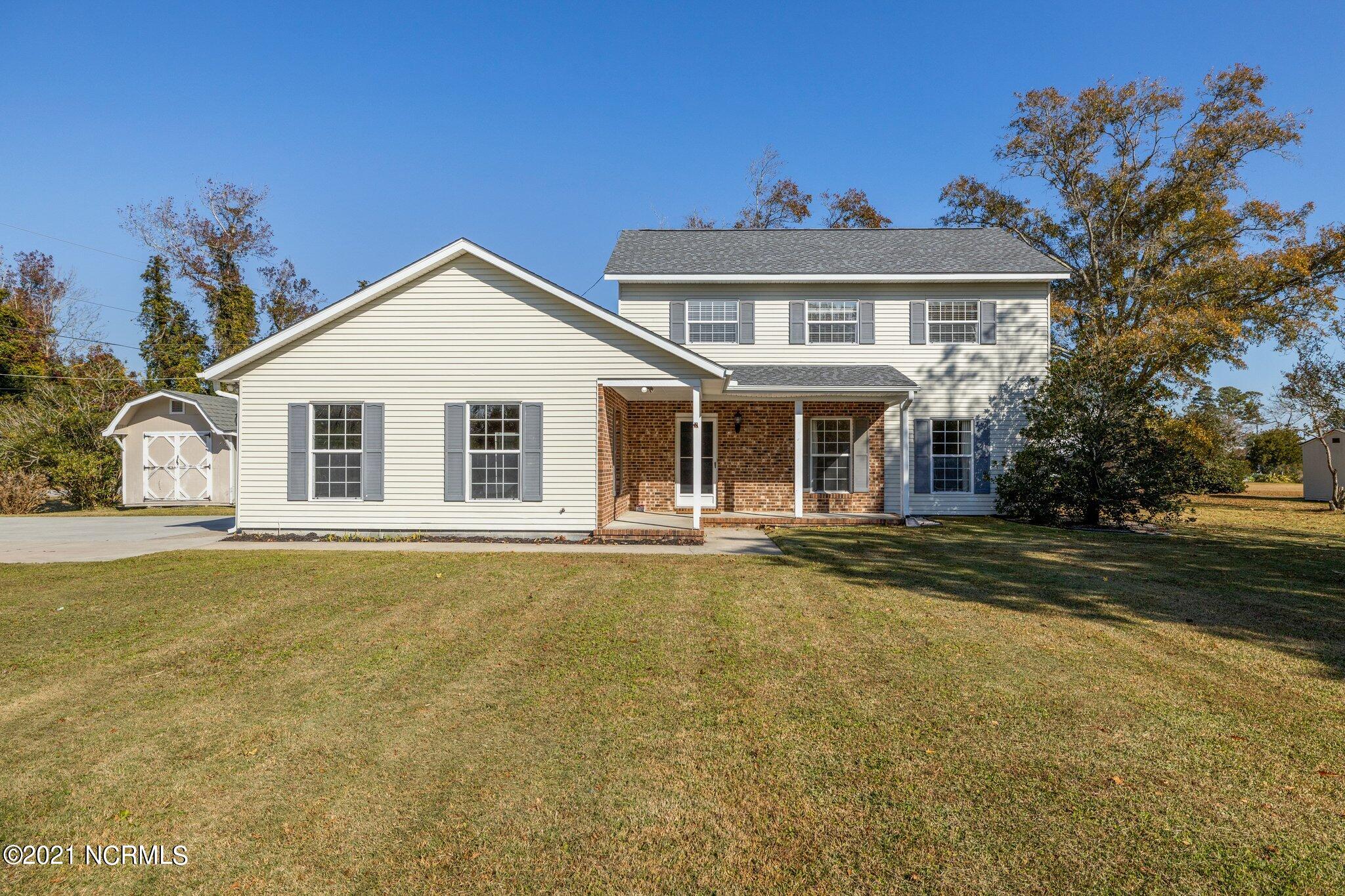 110 Wallace Road Beaufort, NC 28516 - Photo 1 of 42 Front view