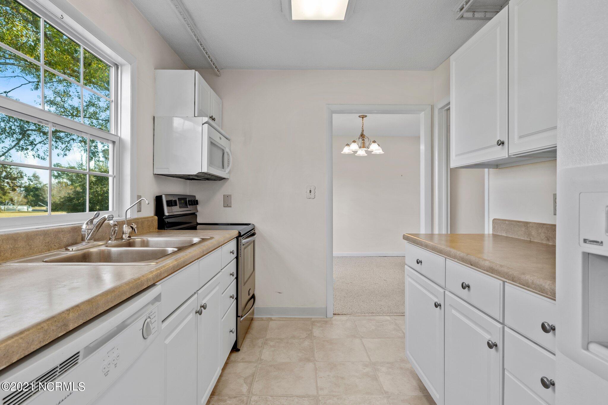 110 Wallace Road Beaufort, NC 28516 - Photo 13 of 42 Kitchen