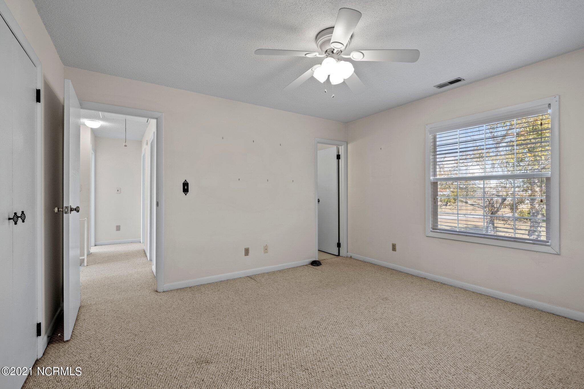 110 Wallace Road Beaufort, NC 28516 - Photo 21 of 42 Principal bedroom