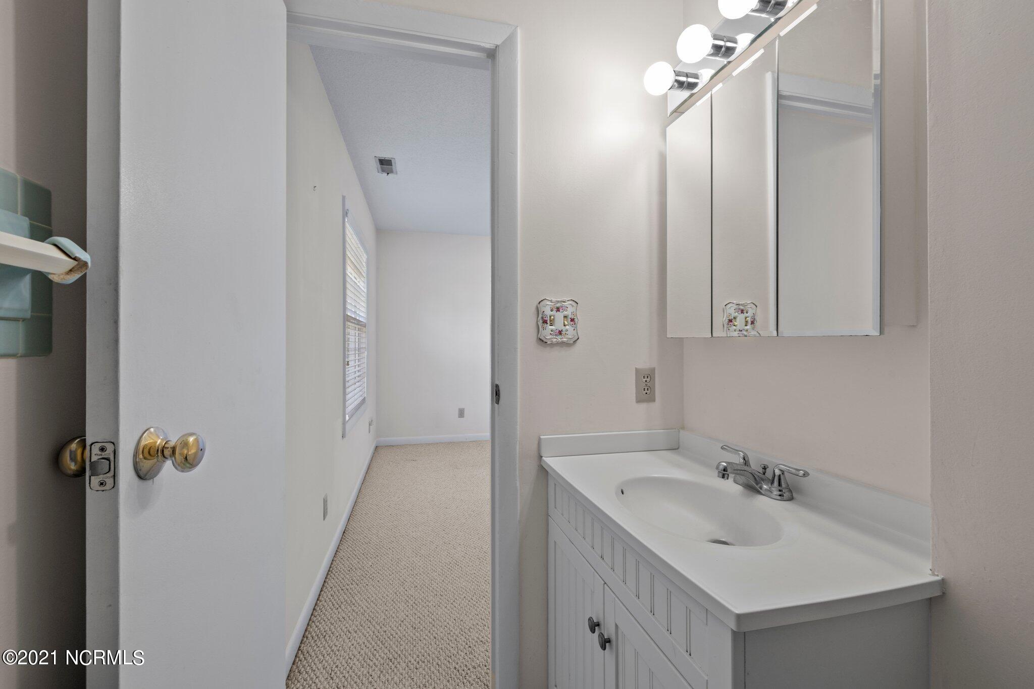 110 Wallace Road Beaufort, NC 28516 - Photo 23 of 42 Principal full bath