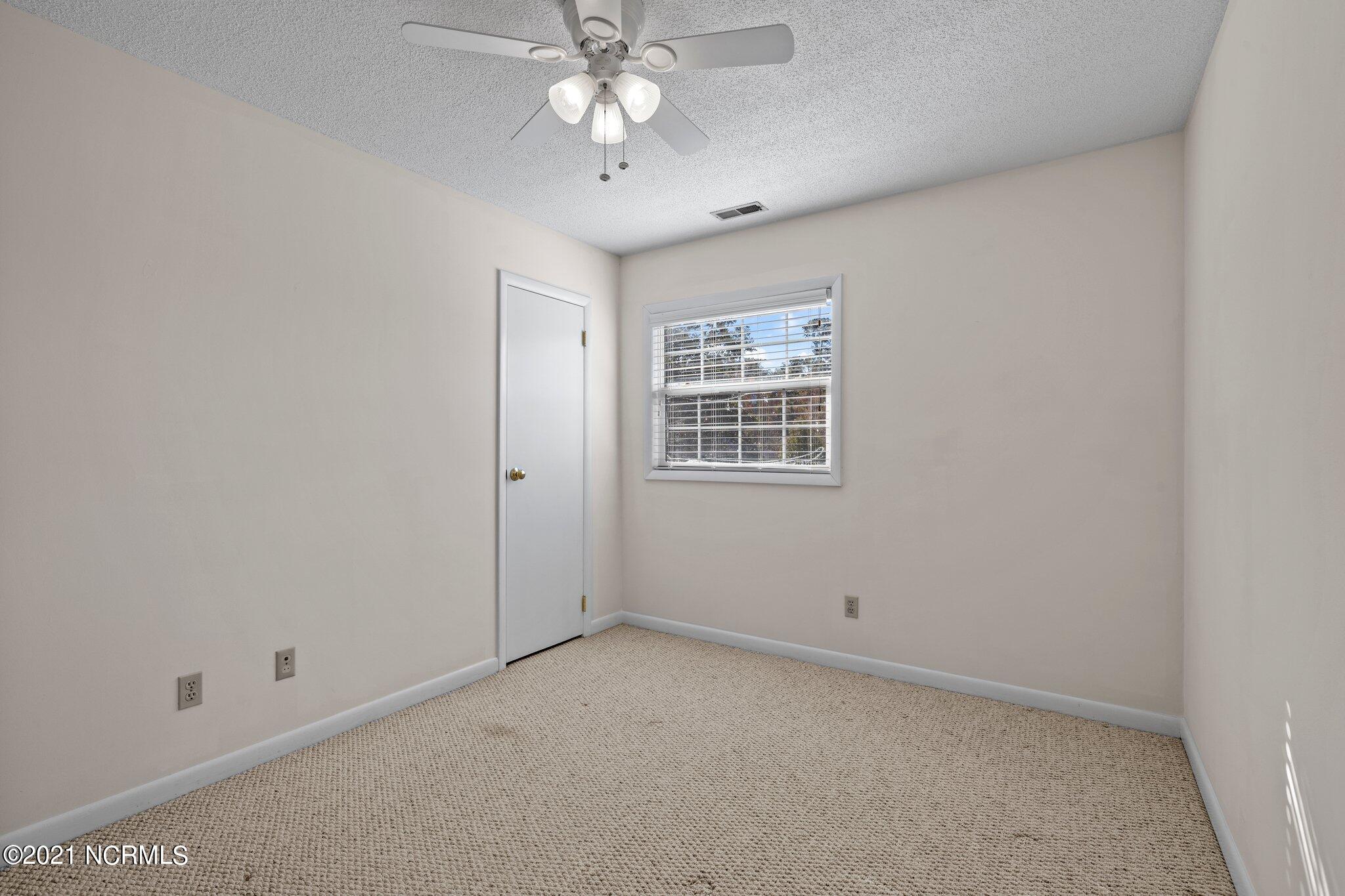 110 Wallace Road Beaufort, NC 28516 - Photo 26 of 42 Bedroom 3