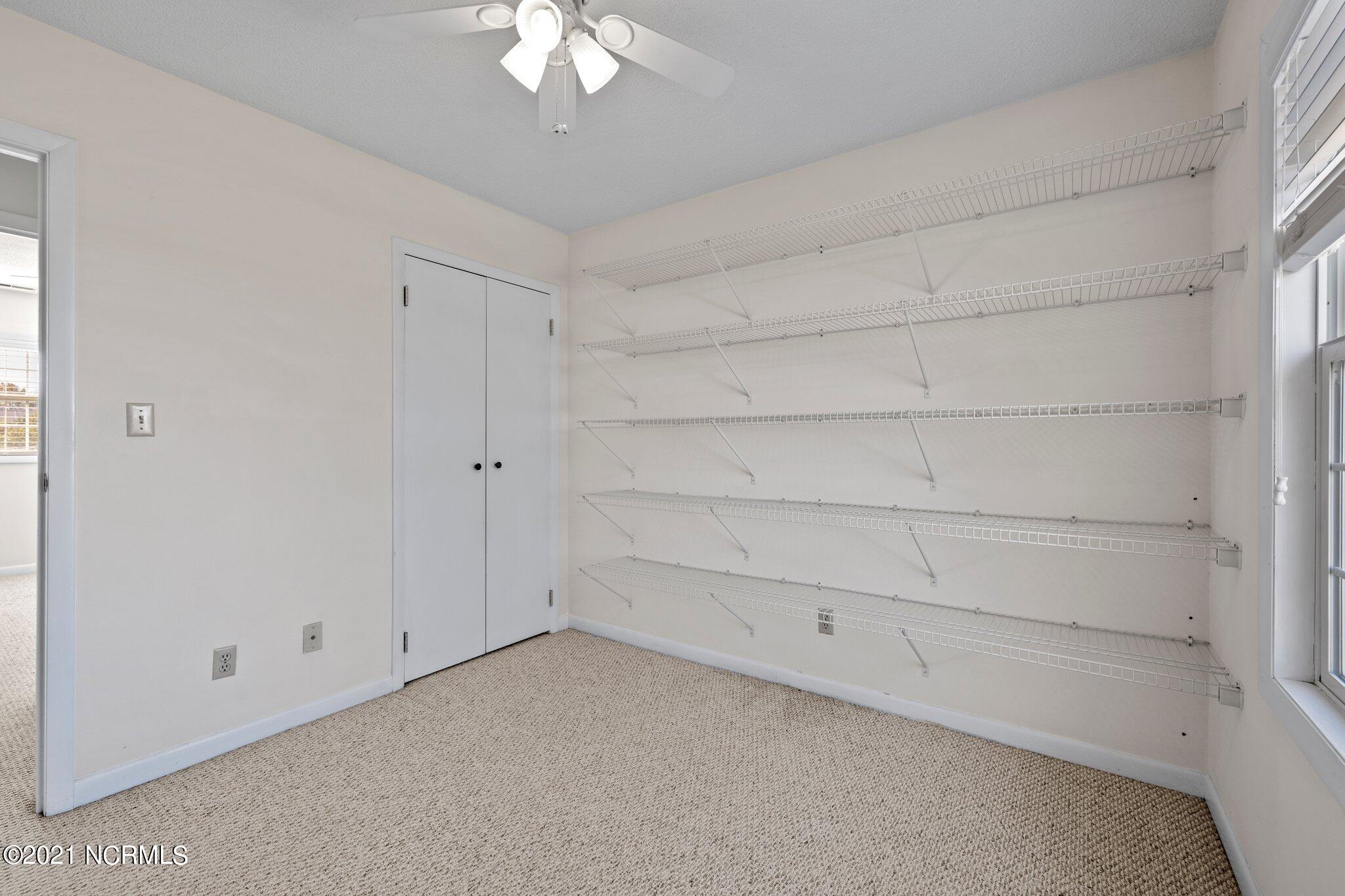 110 Wallace Road Beaufort, NC 28516 - Photo 27 of 42 Bedroom 4/ craft room