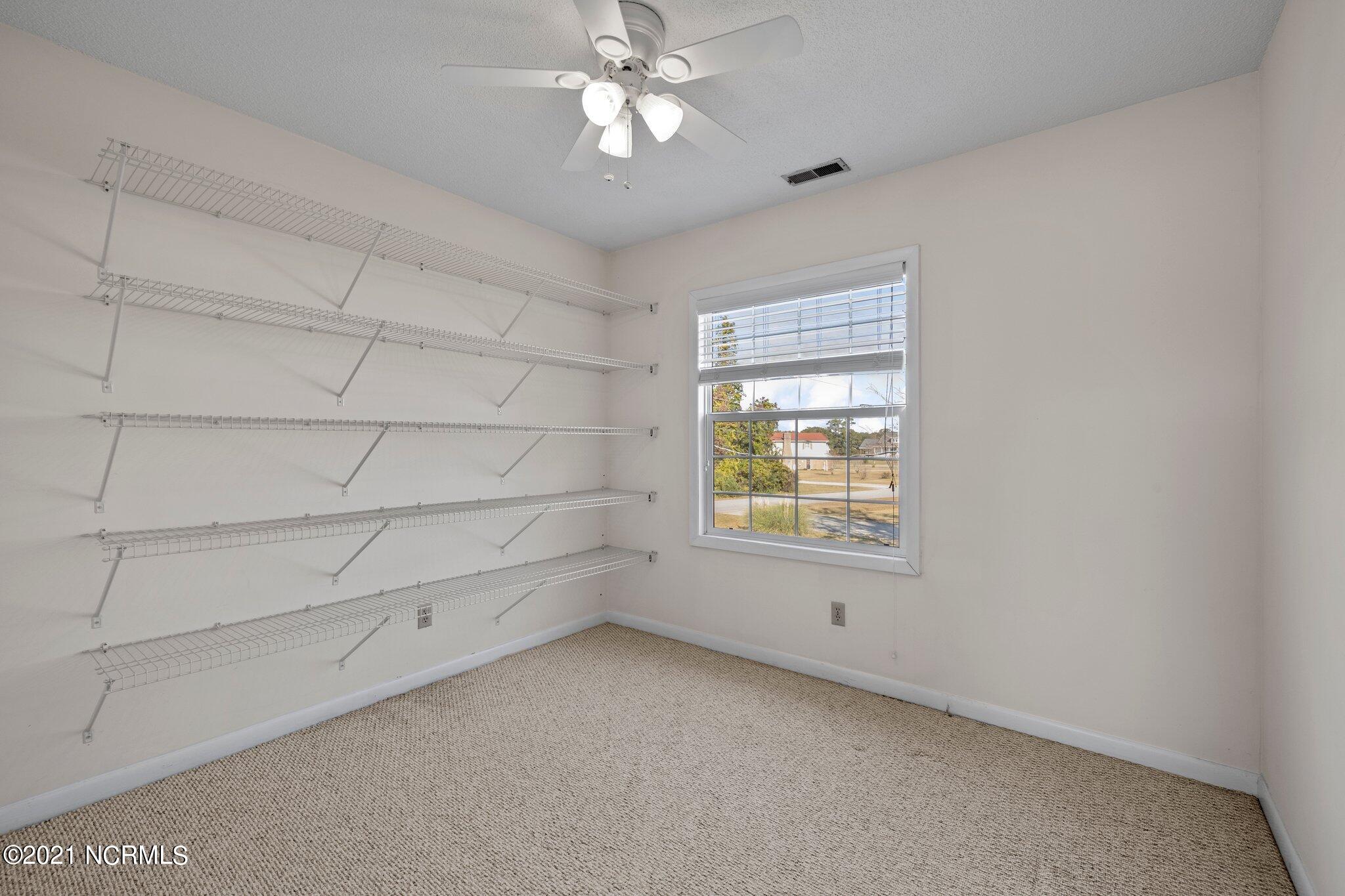 110 Wallace Road Beaufort, NC 28516 - Photo 28 of 42 Bedroom 4/ craft room