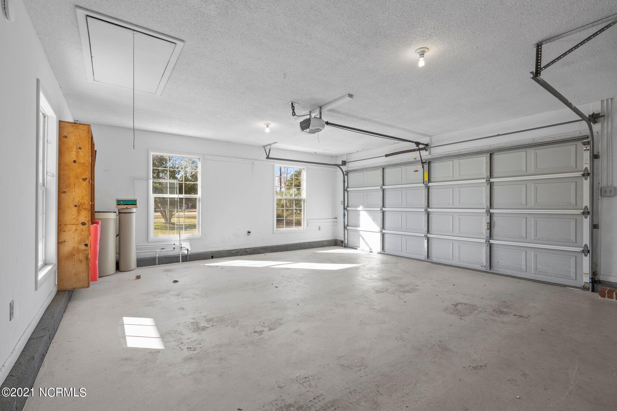 110 Wallace Road Beaufort, NC 28516 - Photo 31 of 42 Attached double garage