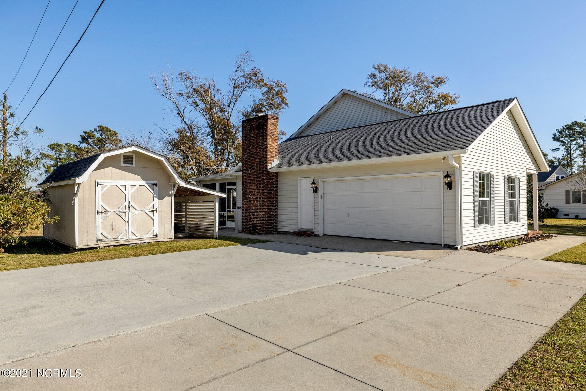 110 Wallace Road Beaufort, NC 28516 - Photo 33 of 42 Extra parking