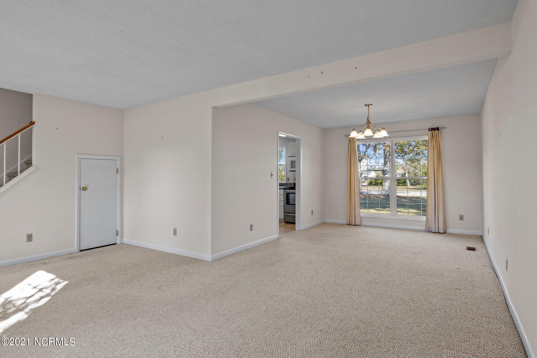 110 Wallace Road Beaufort, NC 28516 - Photo 6 of 42 Den/dining room