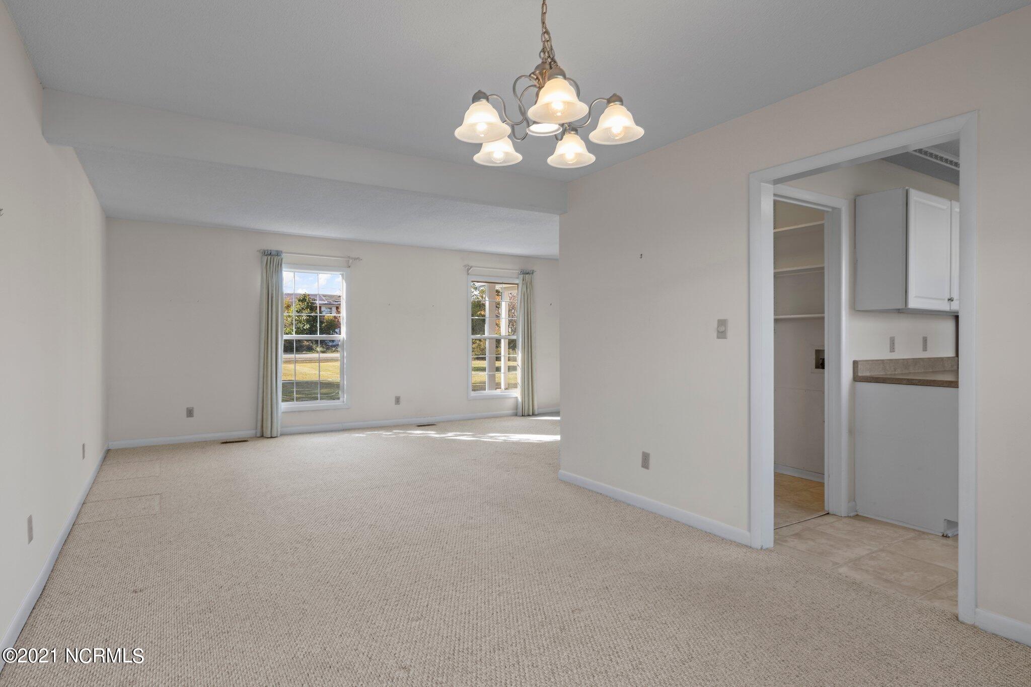 110 Wallace Road Beaufort, NC 28516 - Photo 8 of 42 Dining room/den