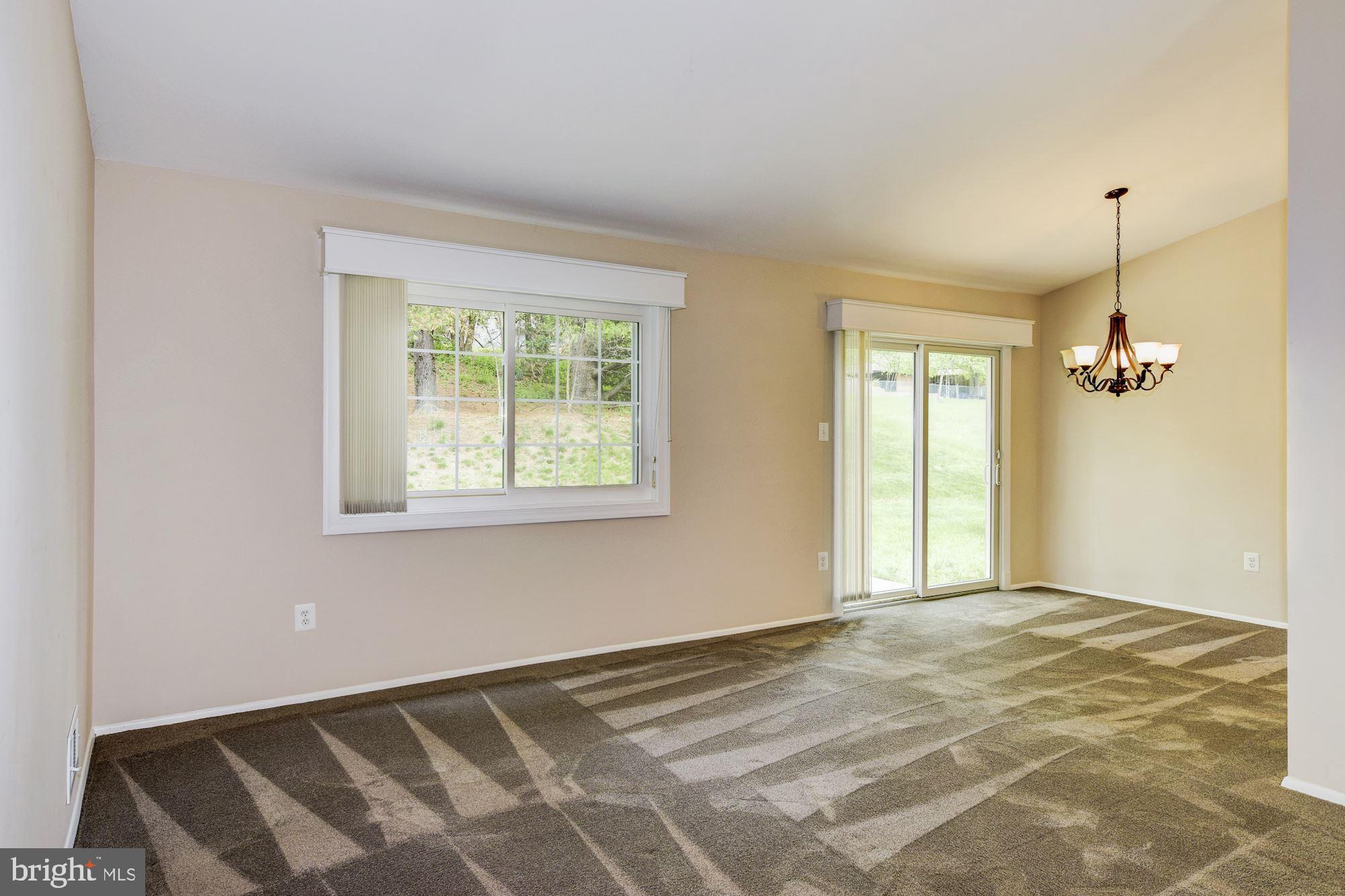 14404 Morton Hall Road Silver Spring, MD 20906 - Photo 5 of 41 Sizable living room w large window, high ceiling