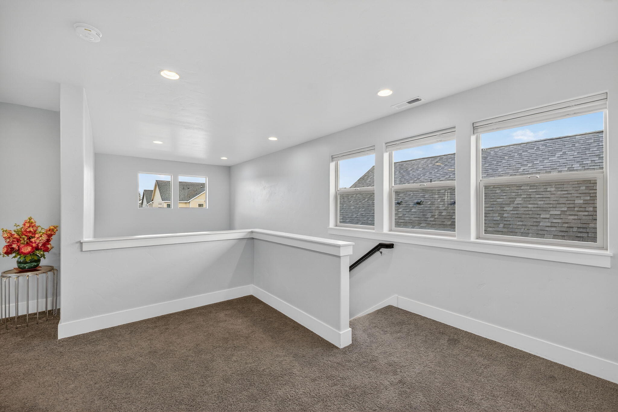 20583 Rolen Avenue Bend, OR 97702 - Photo 16 of 43 Large landing area at top of stairs