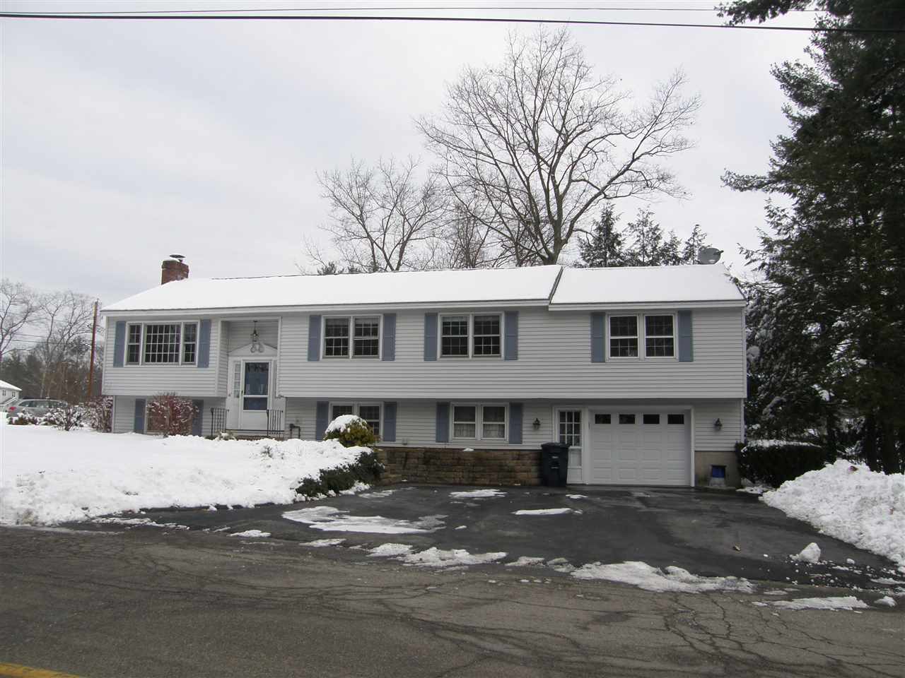 1 Wellesley Road Nashua, NH 03062 - Photo 2 of 10 Gallery Image 2