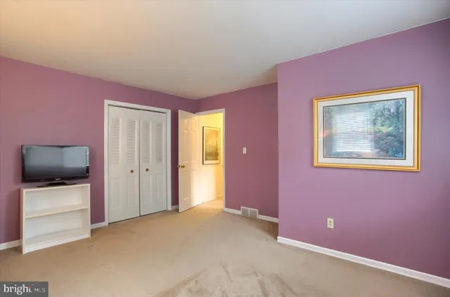 a view of livingroom with furniture