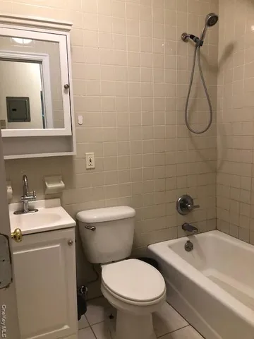 $1,950 | 44-25 Douglaston Parkway | Douglaston