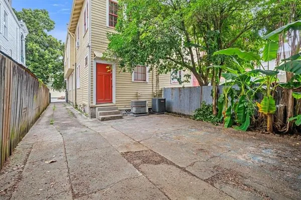 $3,100 | 2608 Magazine Street, New Orleans, LA 70130