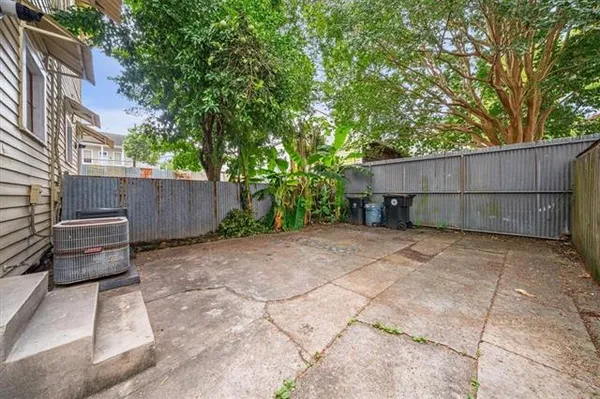 $3,100 | 2608 Magazine Street, New Orleans, LA 70130