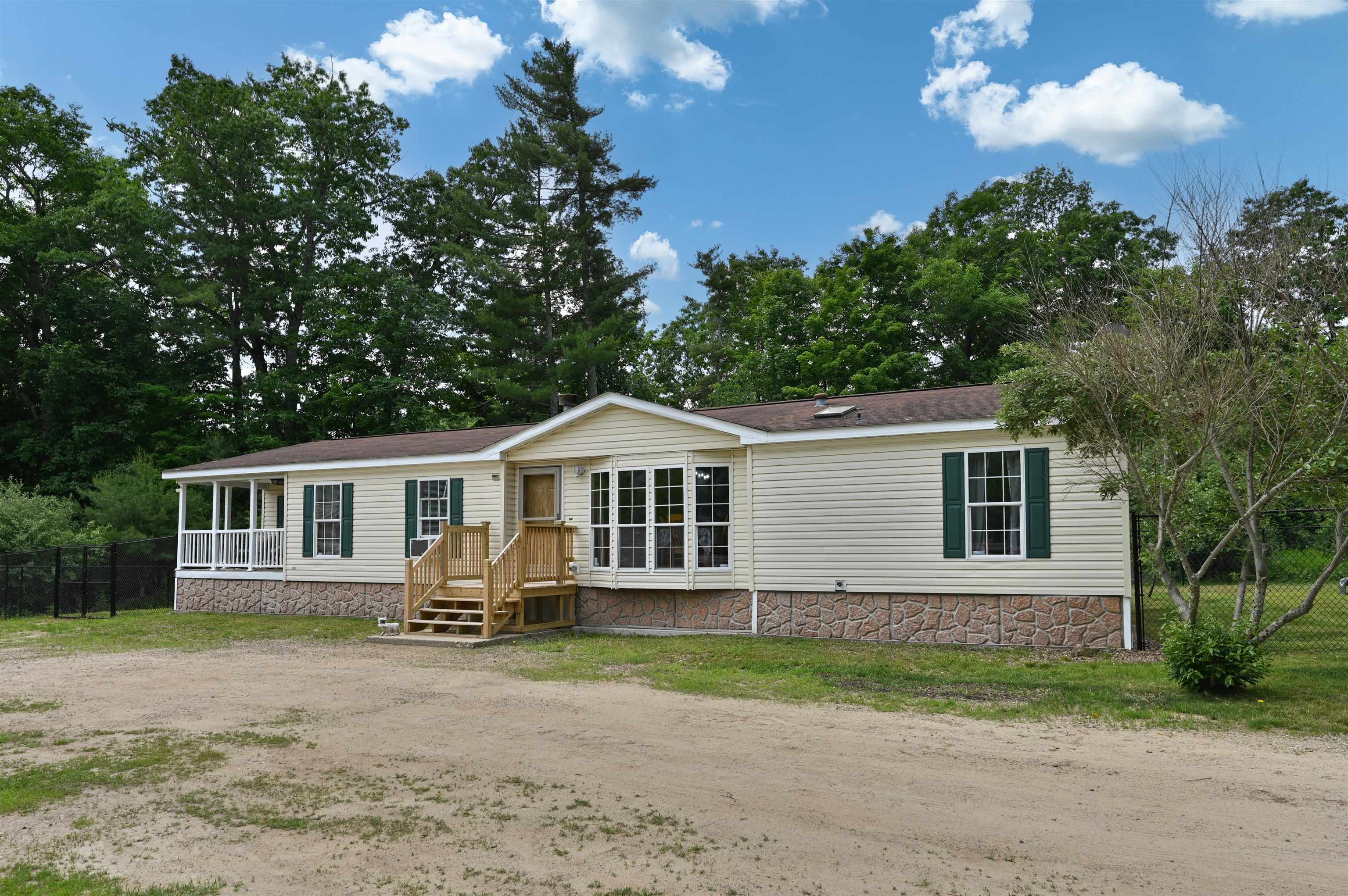 124 Chester Road Raymond, NH 03077 - Photo 1 of 43 Gallery Image 1