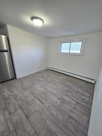 $1,600 | 115 Pine Street, Unit 3, Elizabeth Port, NJ 07206