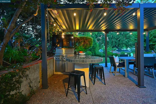 $2,600,000 | 421 Twin Oaks Lane, Walnut Creek, CA 94596