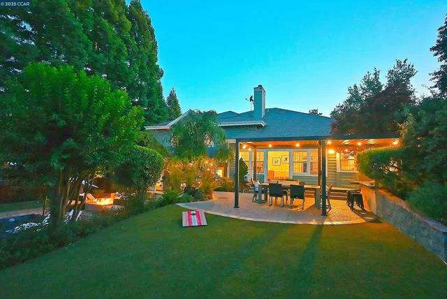 $2,600,000 | 421 Twin Oaks Lane, Walnut Creek, CA 94596