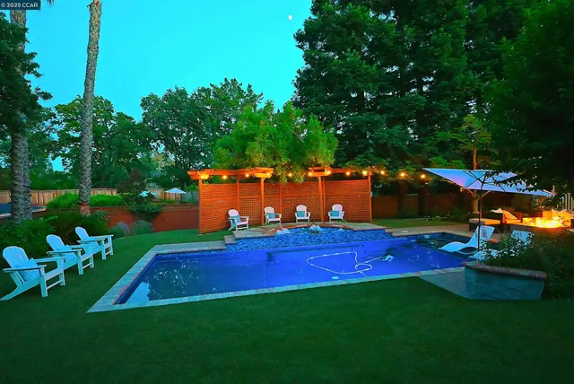 $2,600,000 | 421 Twin Oaks Lane, Walnut Creek, CA 94596