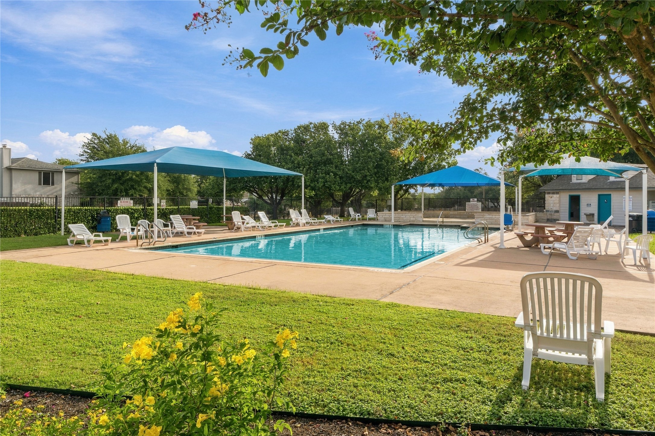 405 Fairfield Loop Leander, TX 78641 - Photo 32 of 40 Community pool