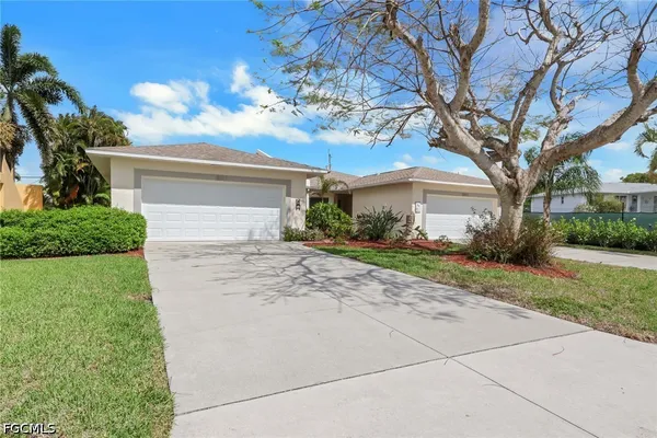 $1,950 | 5011 Southwest 16th Place, Cape Coral, FL 33914