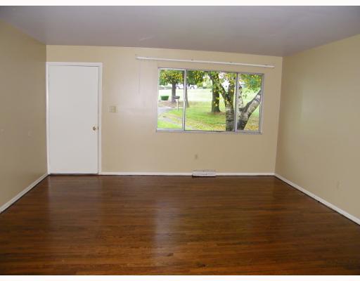 4529 Dawn Road Gibsonia, PA 15044 - Photo 3 of 17 Living Room.