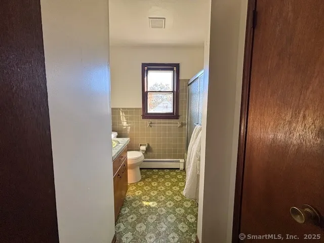 a bathroom with a toilet