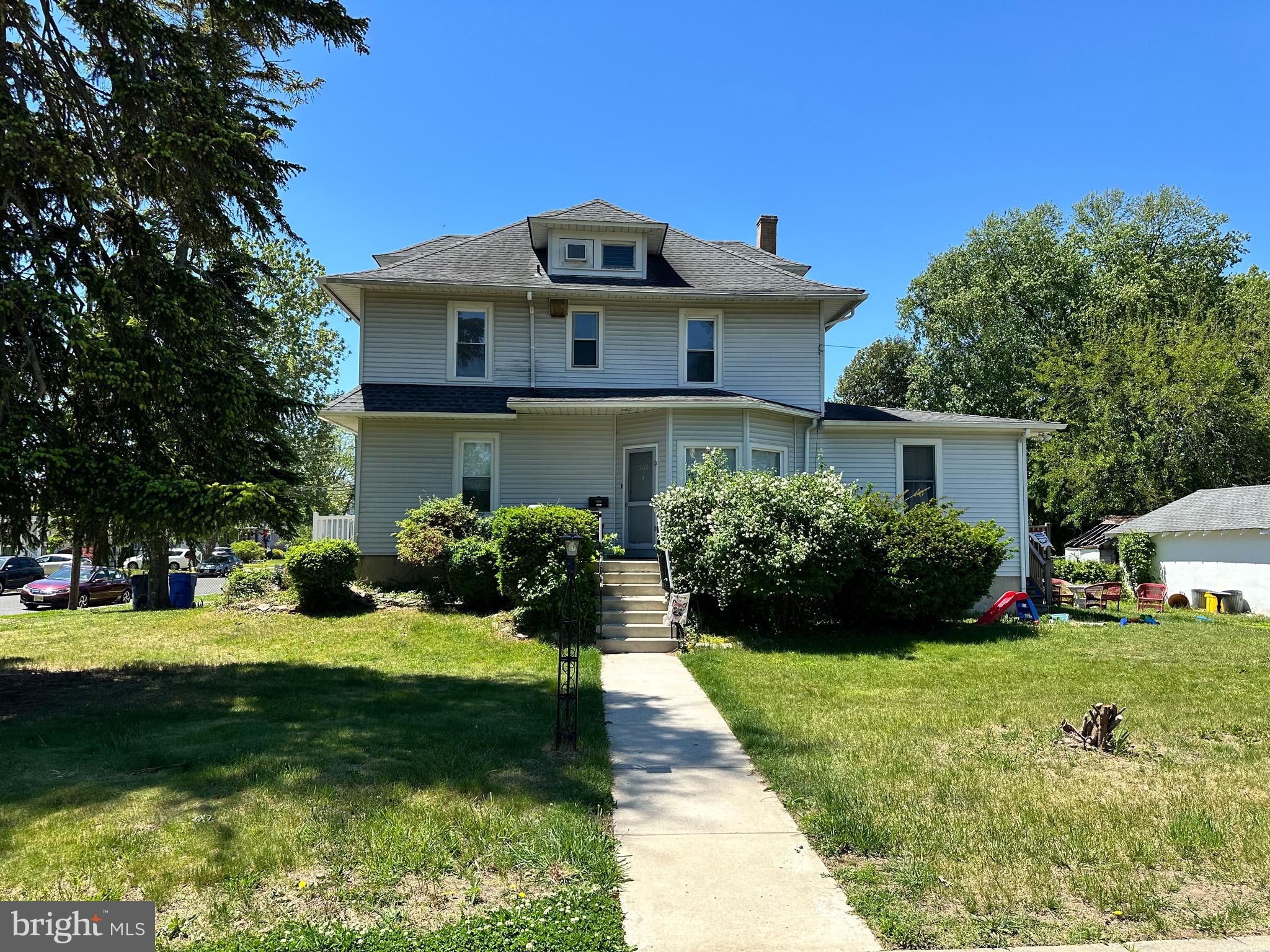 202 Washington Avenue Laurel Springs, NJ 08021 - Photo 2 of 34