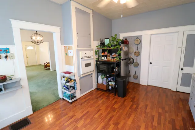 $189,900 | 112 East 2nd Street, Huntingburg, IN 47542