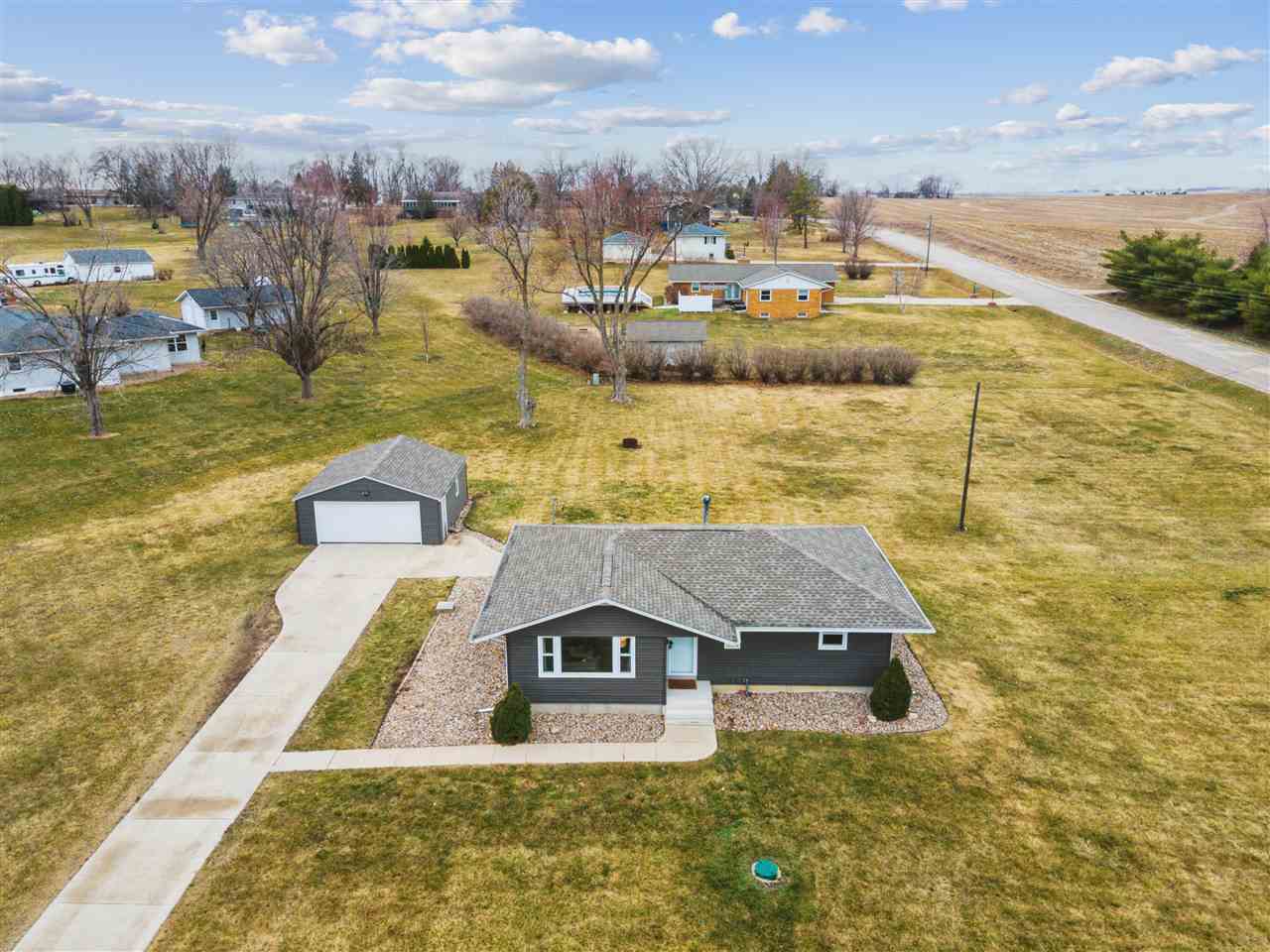 7104 Selzer Road Southwest Fairfax, IA 52228 - Photo 2 of 33 Gallery Image 2