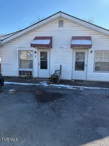 $750 | 1507 Cherokee Road, Unit 2, Johnson City, TN 37604