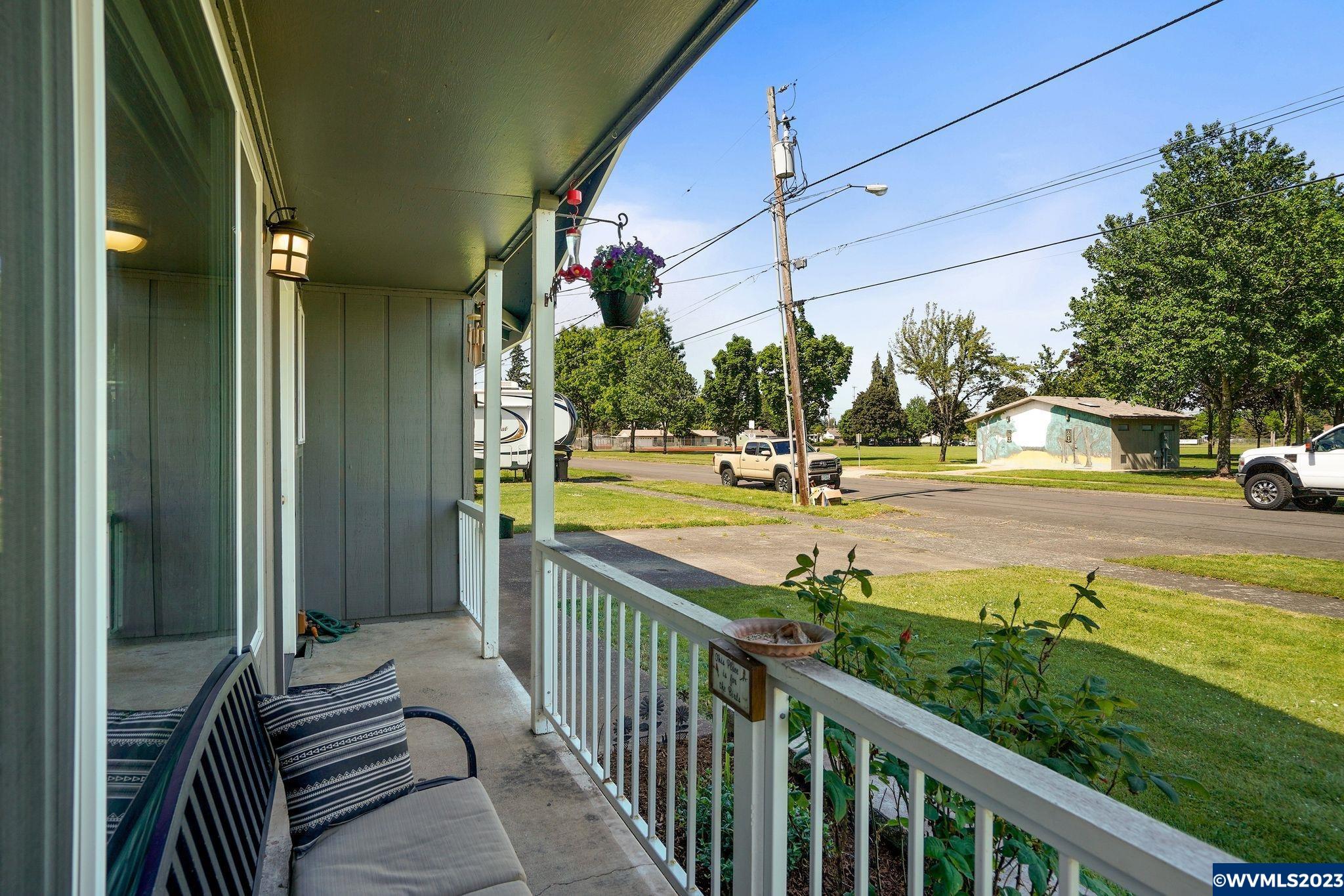 340 South 6th Street Lebanon, OR 97355 - Photo 3 of 26