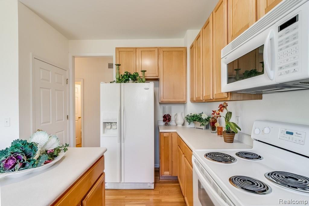 41821 Mitchell Road Novi, MI 48377 - Photo 8 of 30