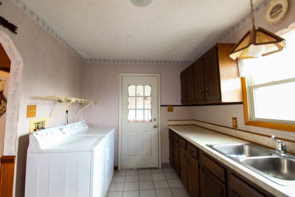 8091 Cincinnati-Zanesville Road Southwest Amanda, OH 43102 - Photo 18 of 24 Mudroom Laundry room
