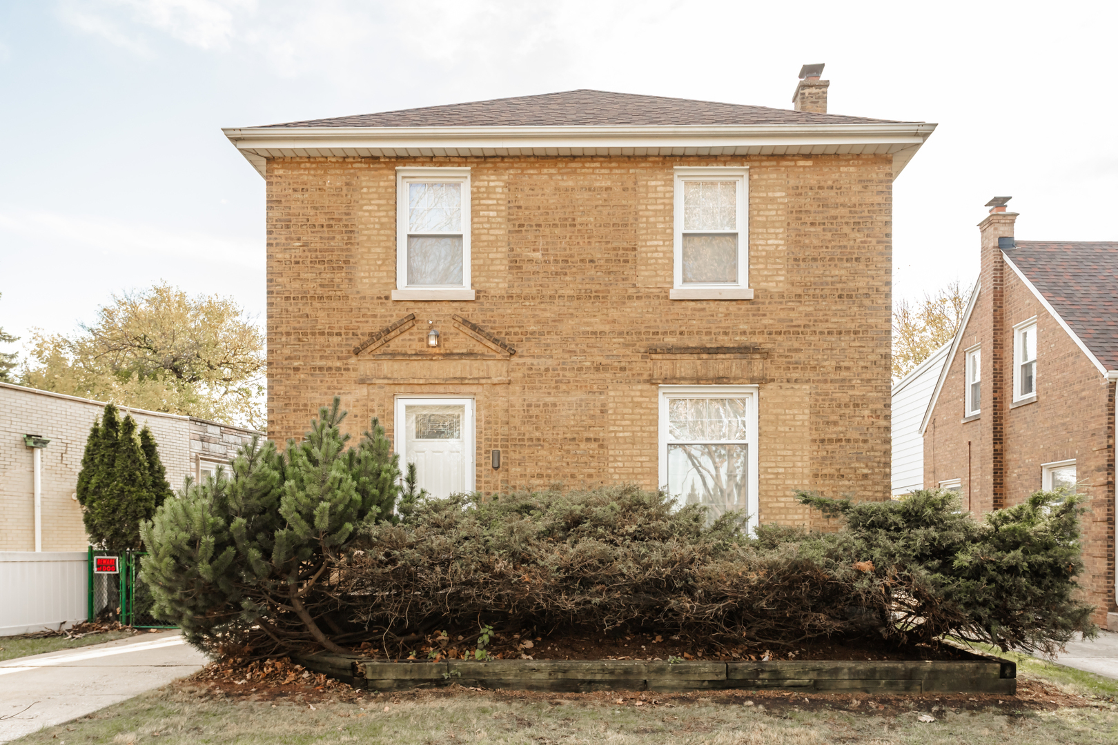 552 East Parkway Road Riverside, IL 60546 - Photo 1 of 25 a view of a house with a yard and plants