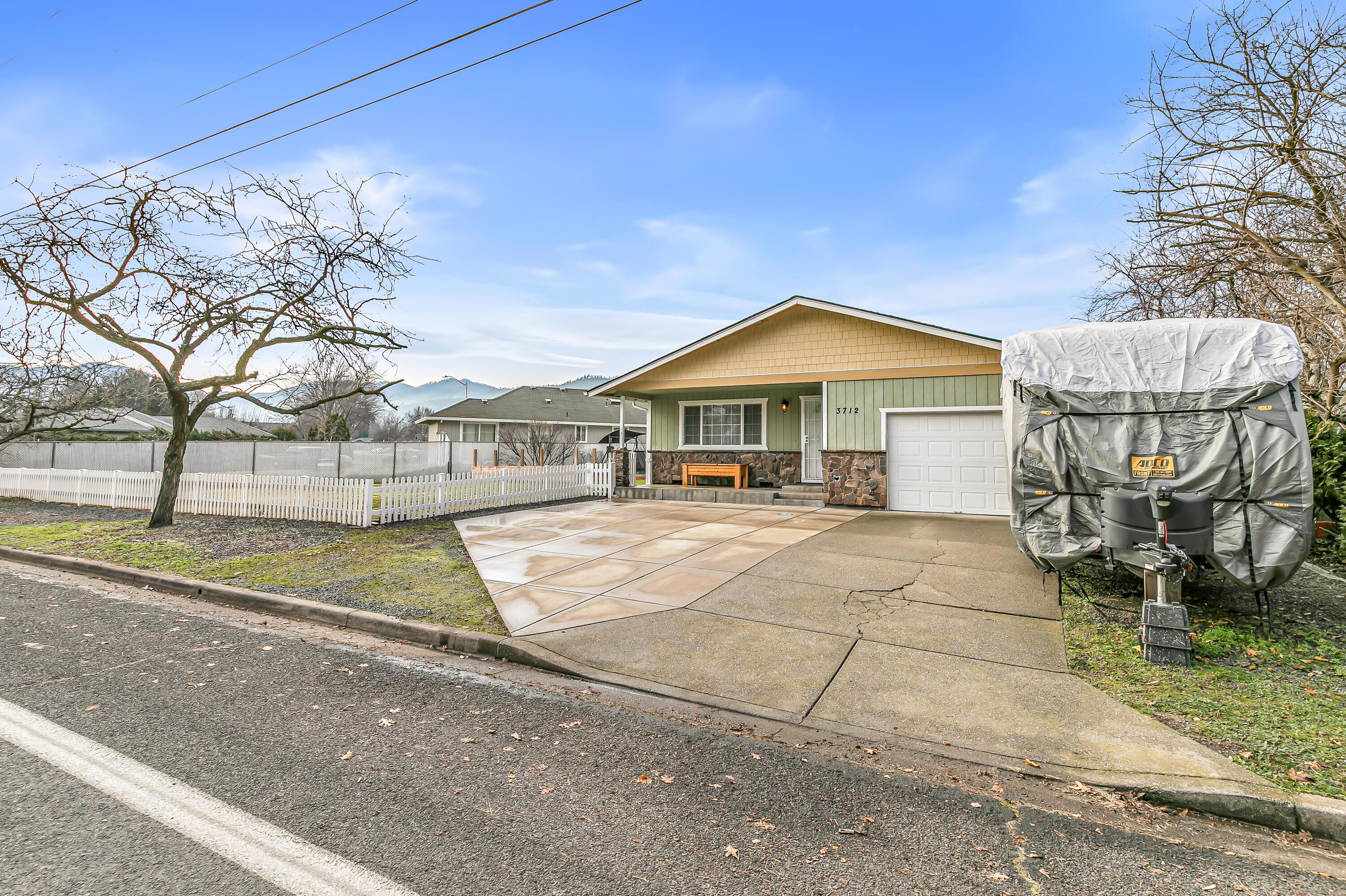 3712 Colver Road Phoenix, OR 97535 - Photo 24 of 38 9R9A9801