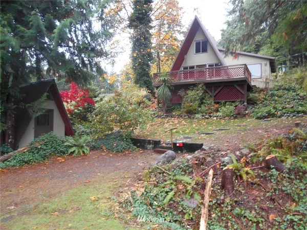 a view of a small house with a yard