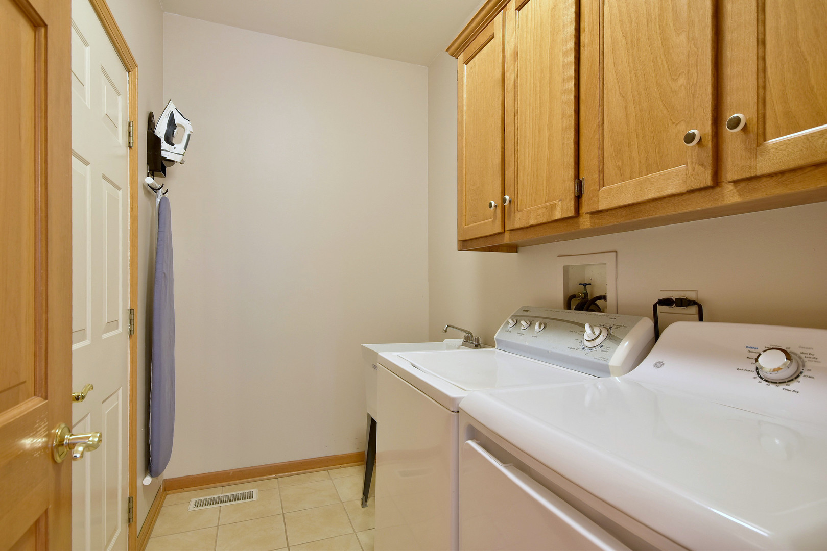 448 Lewis Road Geneva, IL 60134 - Photo 19 of 52 a bathroom with a sink and a vanity
