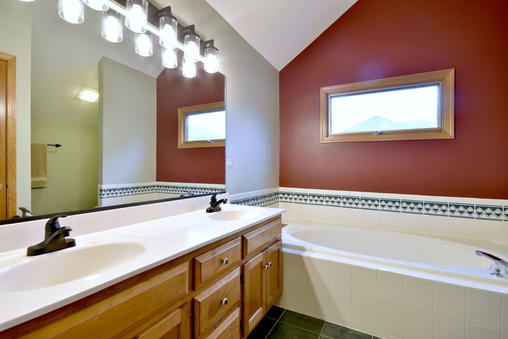 448 Lewis Road Geneva, IL 60134 - Photo 25 of 52 a bathroom with a sink a large mirror and a bathtub